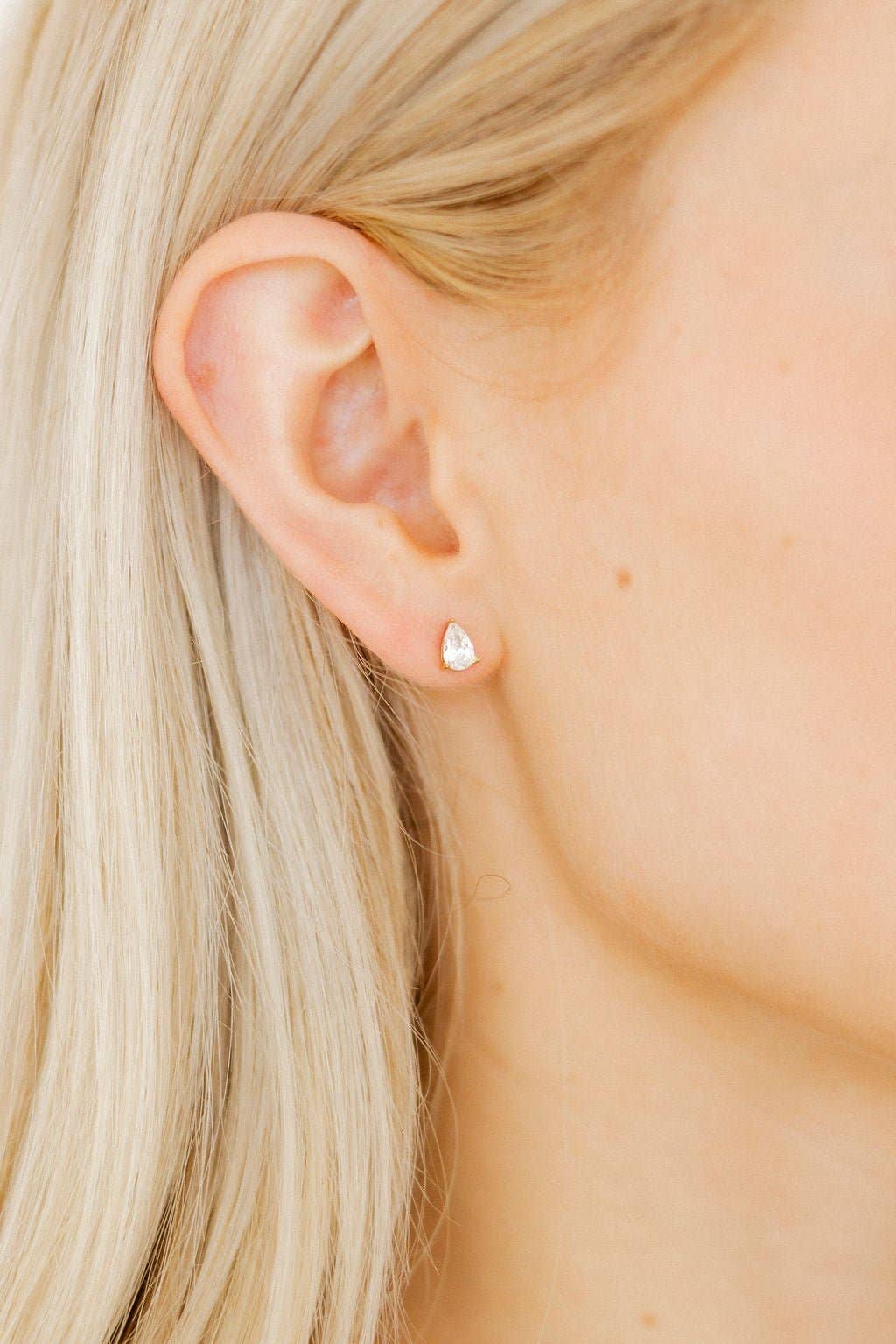 LINNY CO | Screwback Stud Earrings - Paige Pear Gold