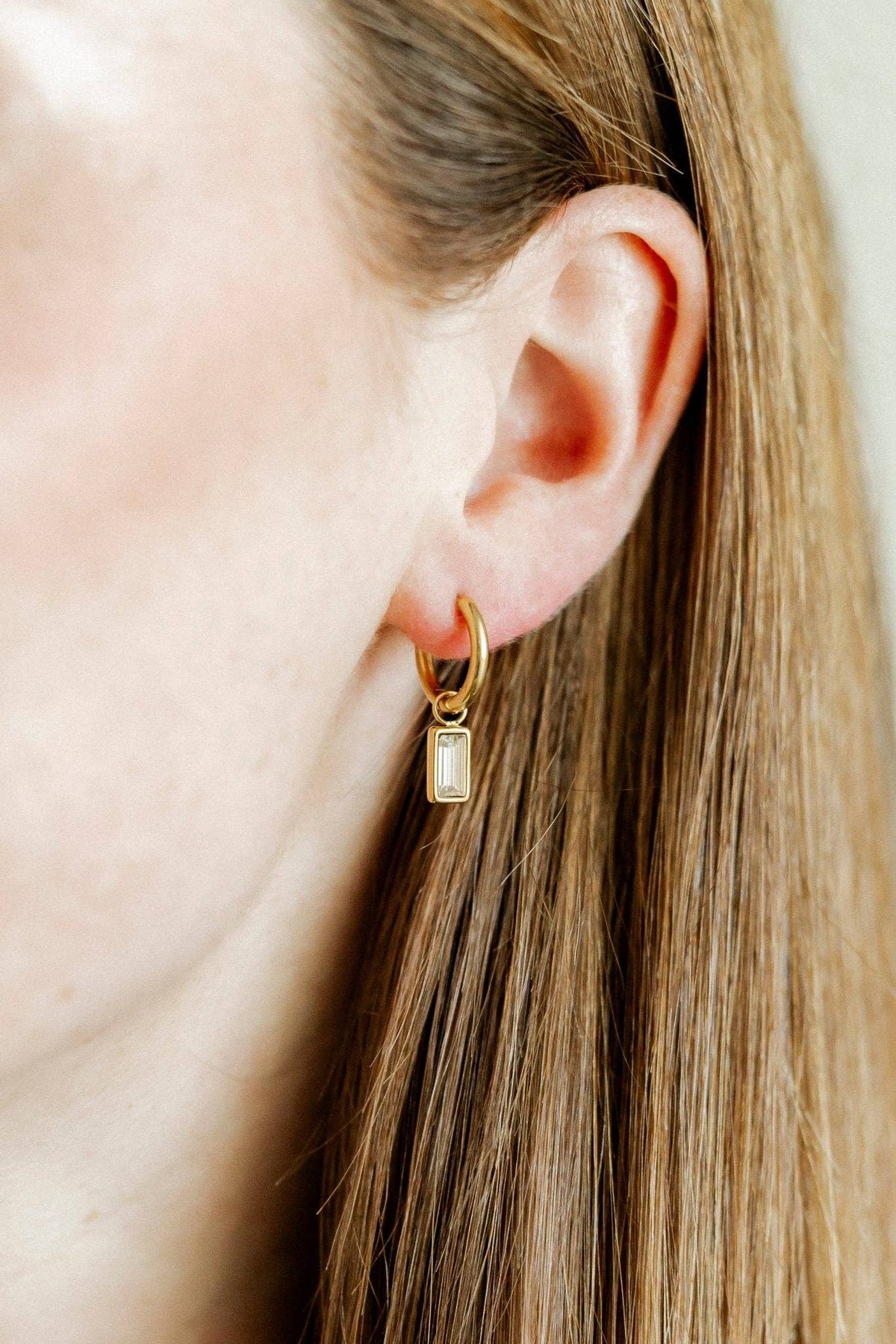 LINNY CO | Huggie Charm Earrings - Edith Clear Gold
