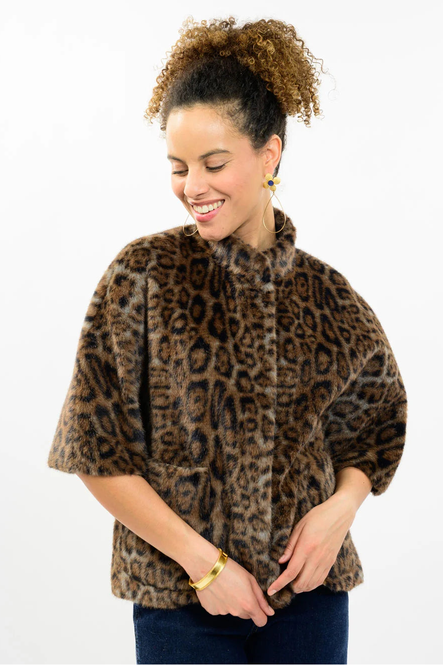 Ivy Jane | Faux Fur Capelet in Leopard