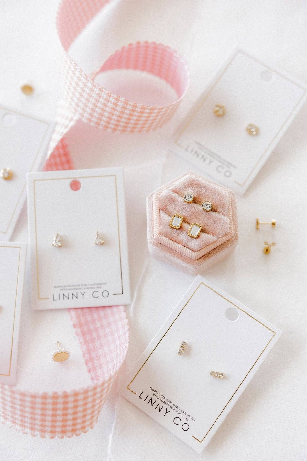 LINNY CO | Screwback Stud Earrings - Paige Pear Gold