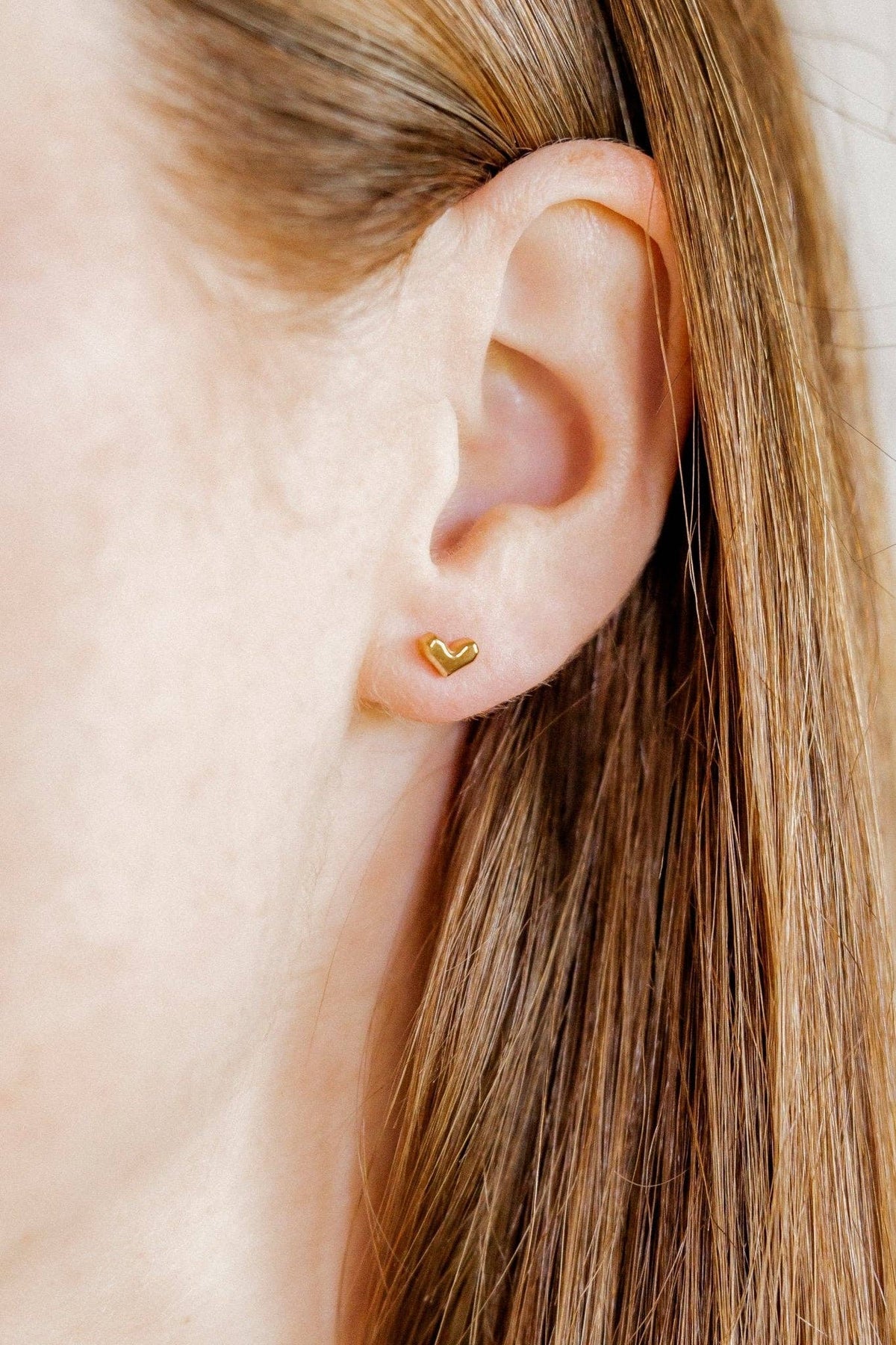 LINNY CO | Screwback Stud Earrings - Fable Heart Gold