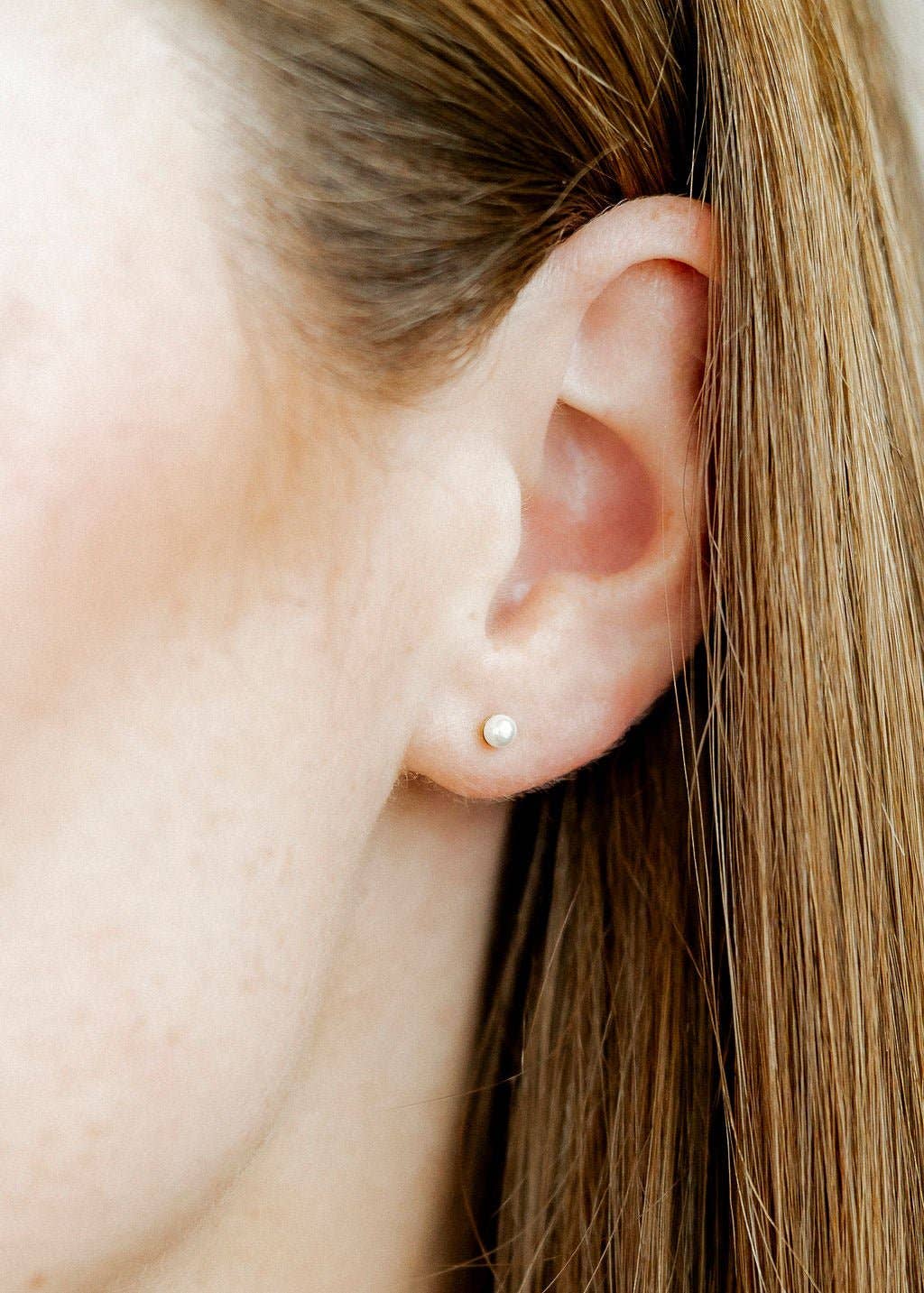 LINNY CO | Screwback Stud Earrings - Payton Pearl White 3mm