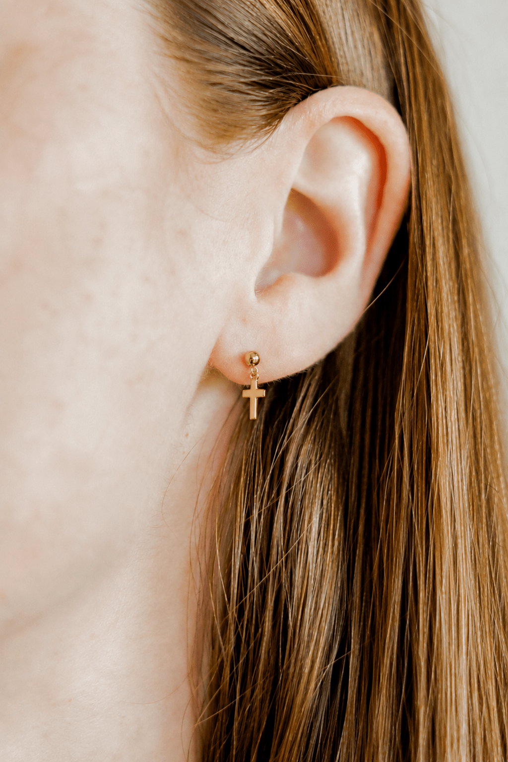 LINNY CO | Screwback Stud Earrings - Millie Cross Gold