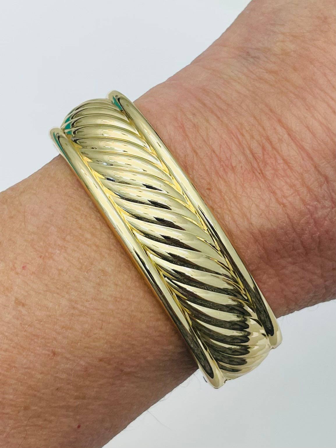 Two Forty Two | CHIC | Classic Hinged Bracelet - Gold
