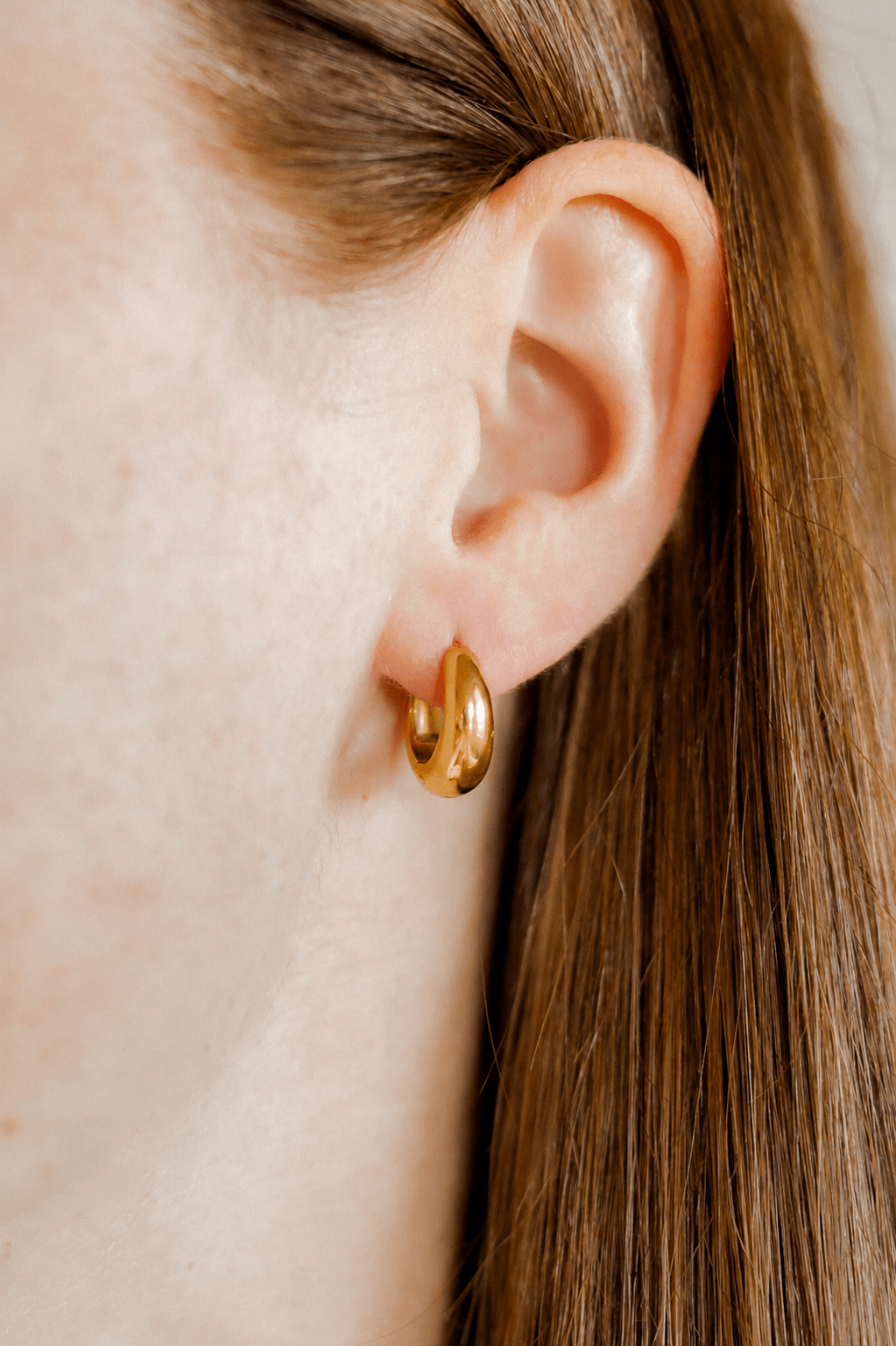 LINNY CO | Huggie Earrings - Sunday Hoop Gold 10mm