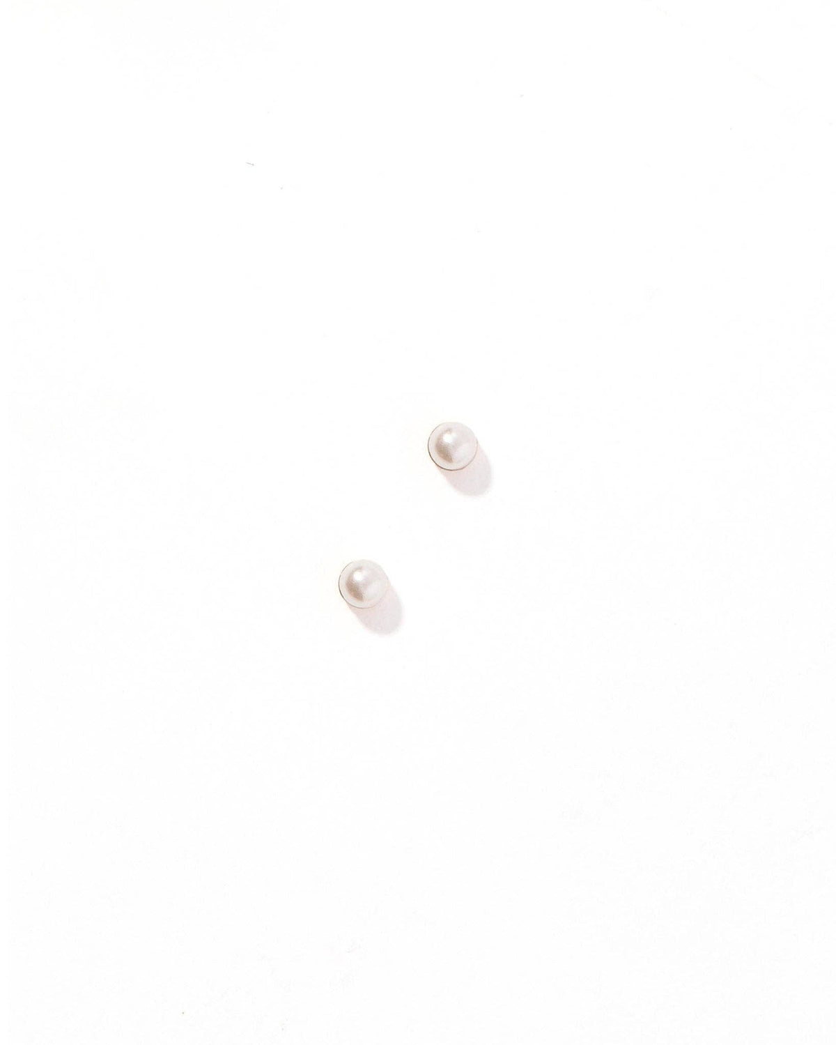 LINNY CO | Screwback Stud Earrings - Payton Pearl White 3mm
