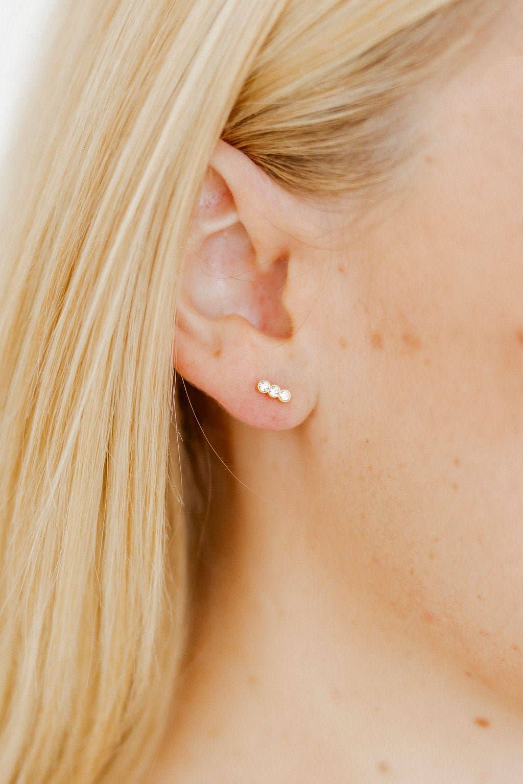 LINNY CO | Screwback Stud Earrings - Poppy