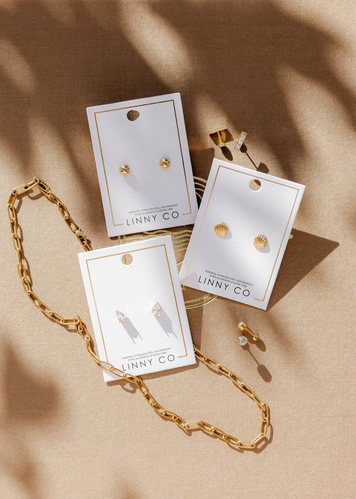 LINNY CO | Screwback Stud Earrings - Paige Pear Gold