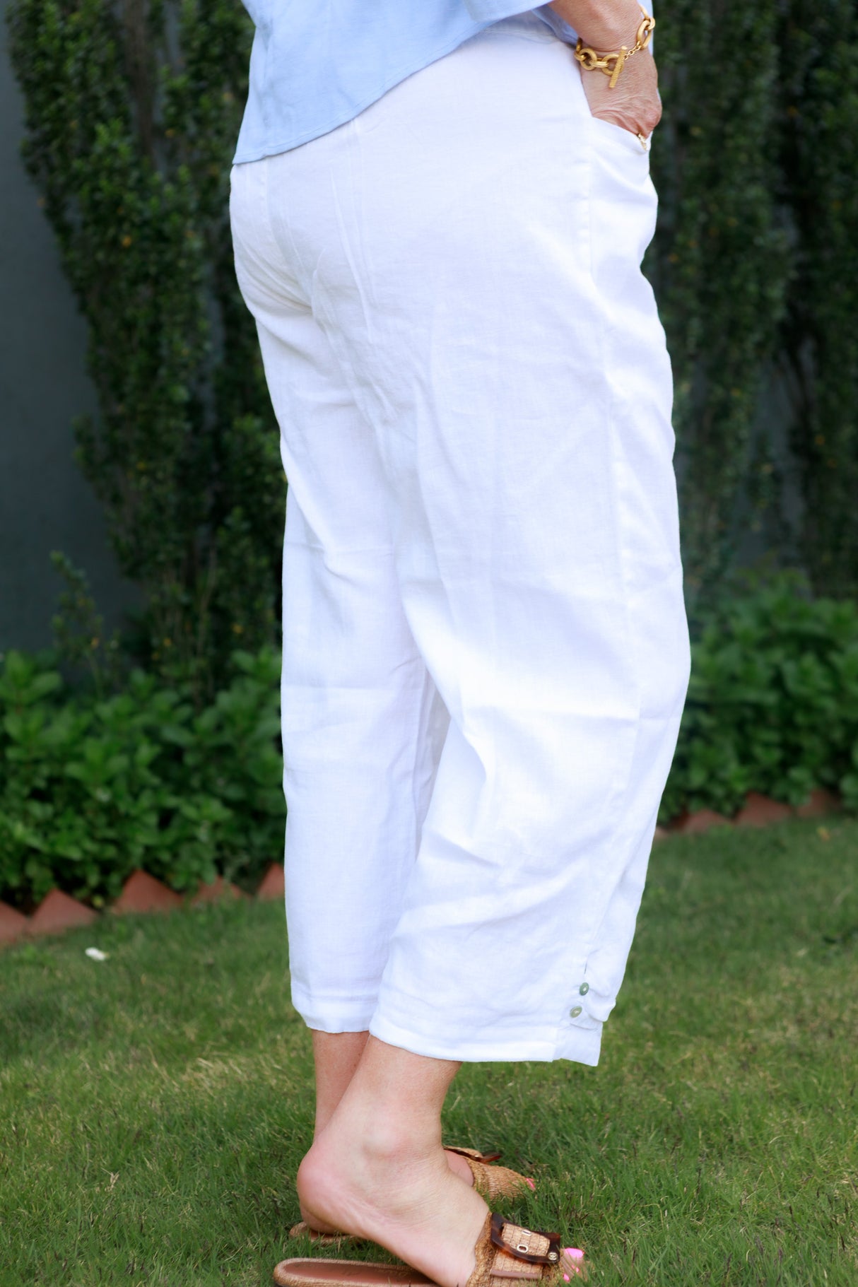 Linen Pleat Button Capri