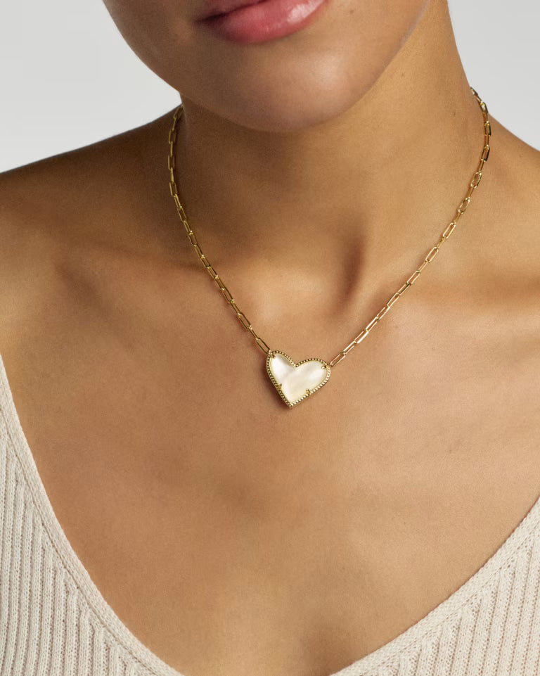 Kendra Scott | Ari Heart Statement Gold Short Pendant Necklace
