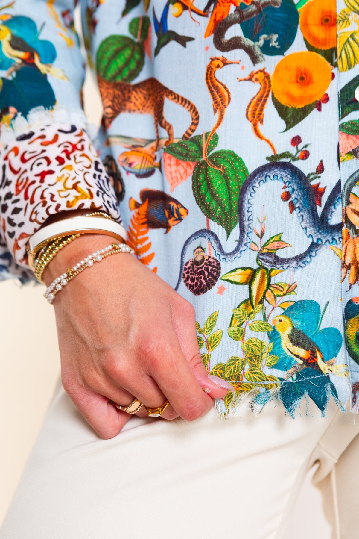 Dizzy Lizzie | Cape Cod Top with Flowers and Creatures
