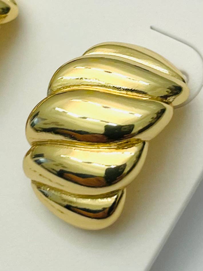 Two Forty Two | CHIC | Wave Stud - Gold