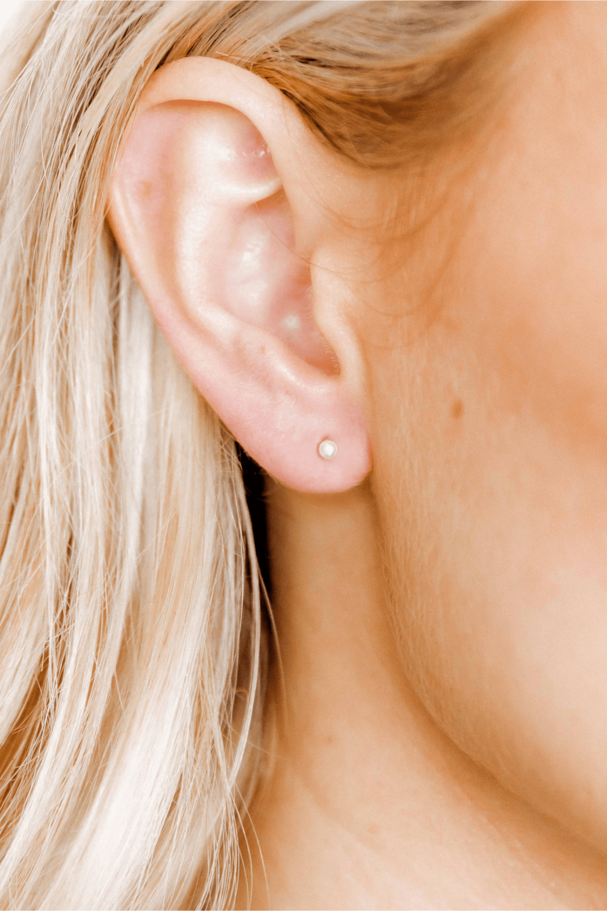 LINNY CO | Screwback Stud Earrings - Payton Pearl White 3mm