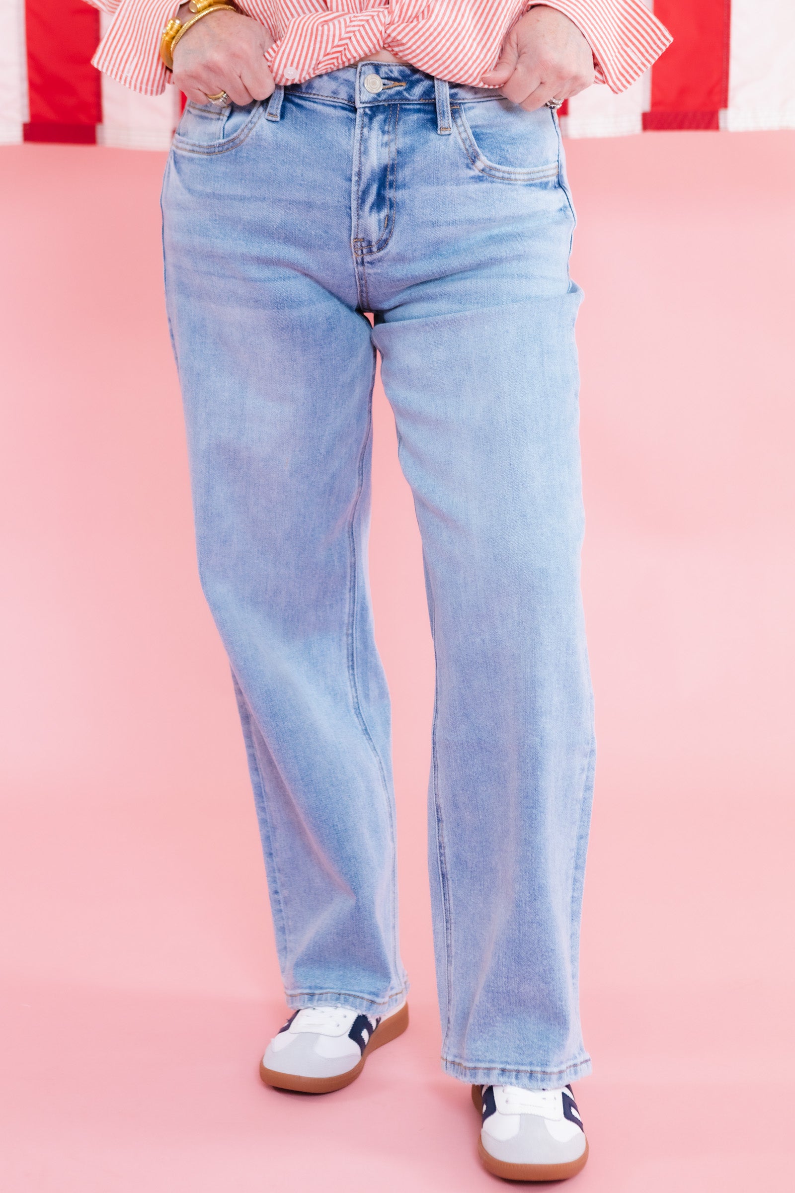 Vervet | Mid Rise Light Wash Dad Jeans