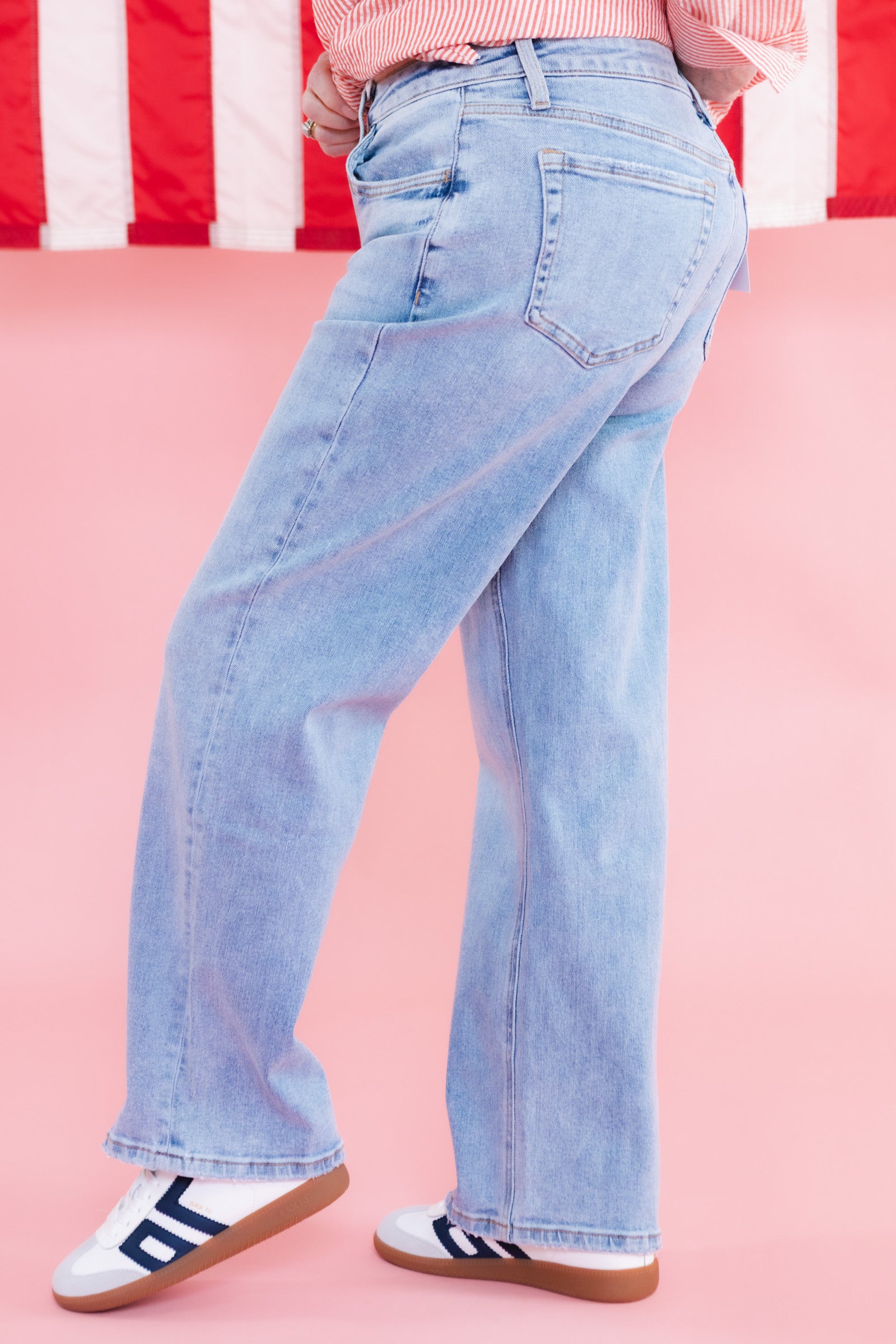 Vervet | Mid Rise Light Wash Dad Jeans