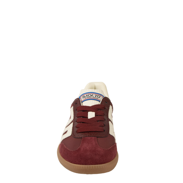 Back70 | Ghost in Wine Milk Sneaker