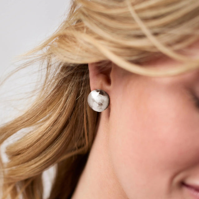 Julie Vos | Solara Stud