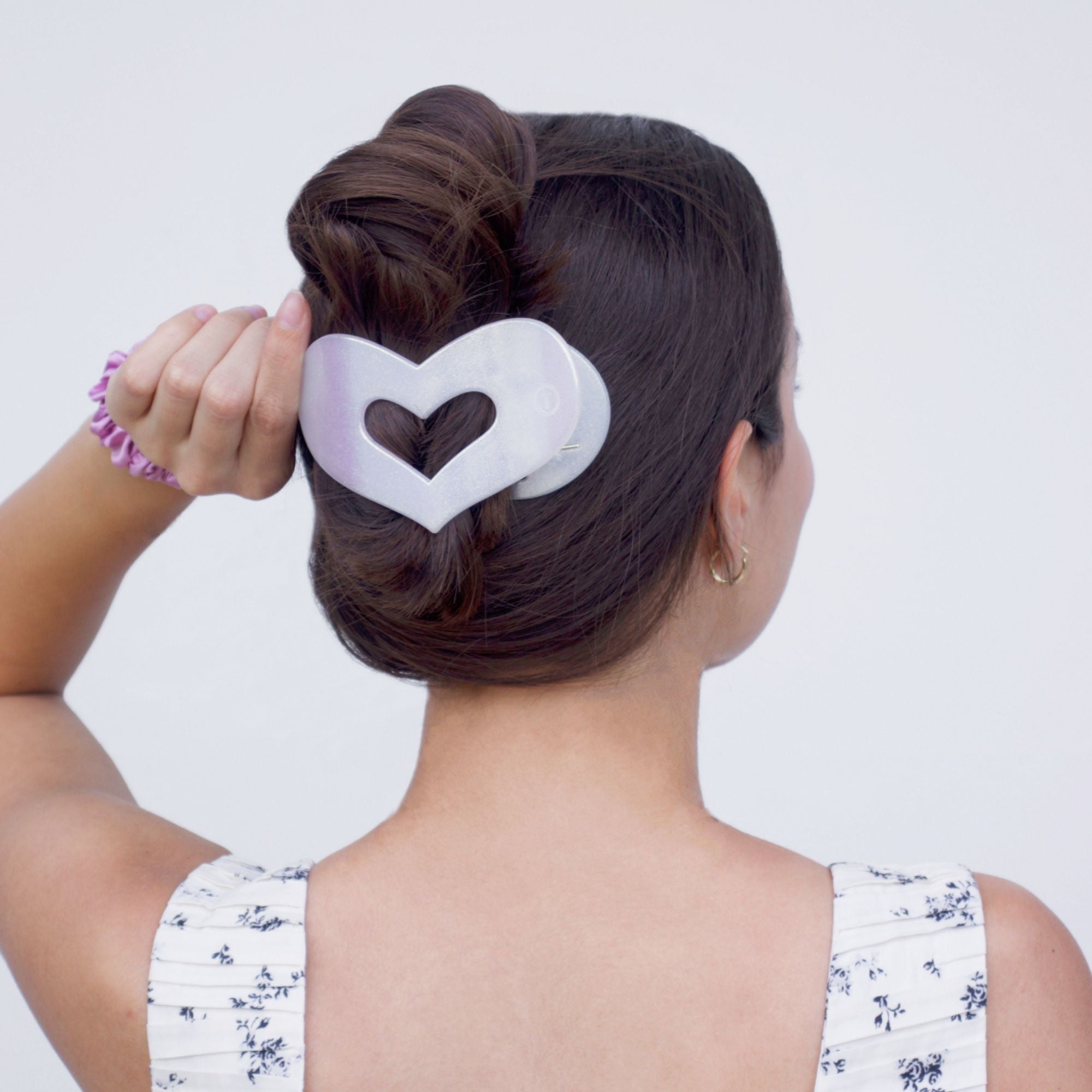 Teleties | Mother of Pearl Heart Medium Flat Clip