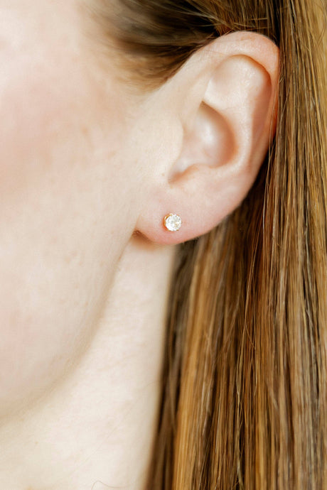 LINNY CO | Screwback Stud Earrings - Helen Gold