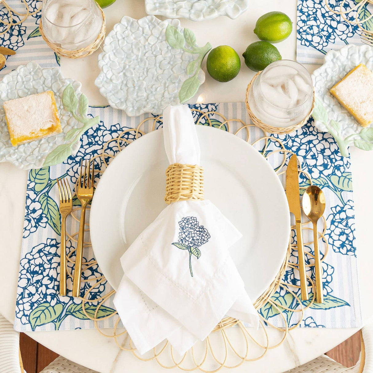 8 Oake Lane | Reversible Placemat - Hydrangea Stem