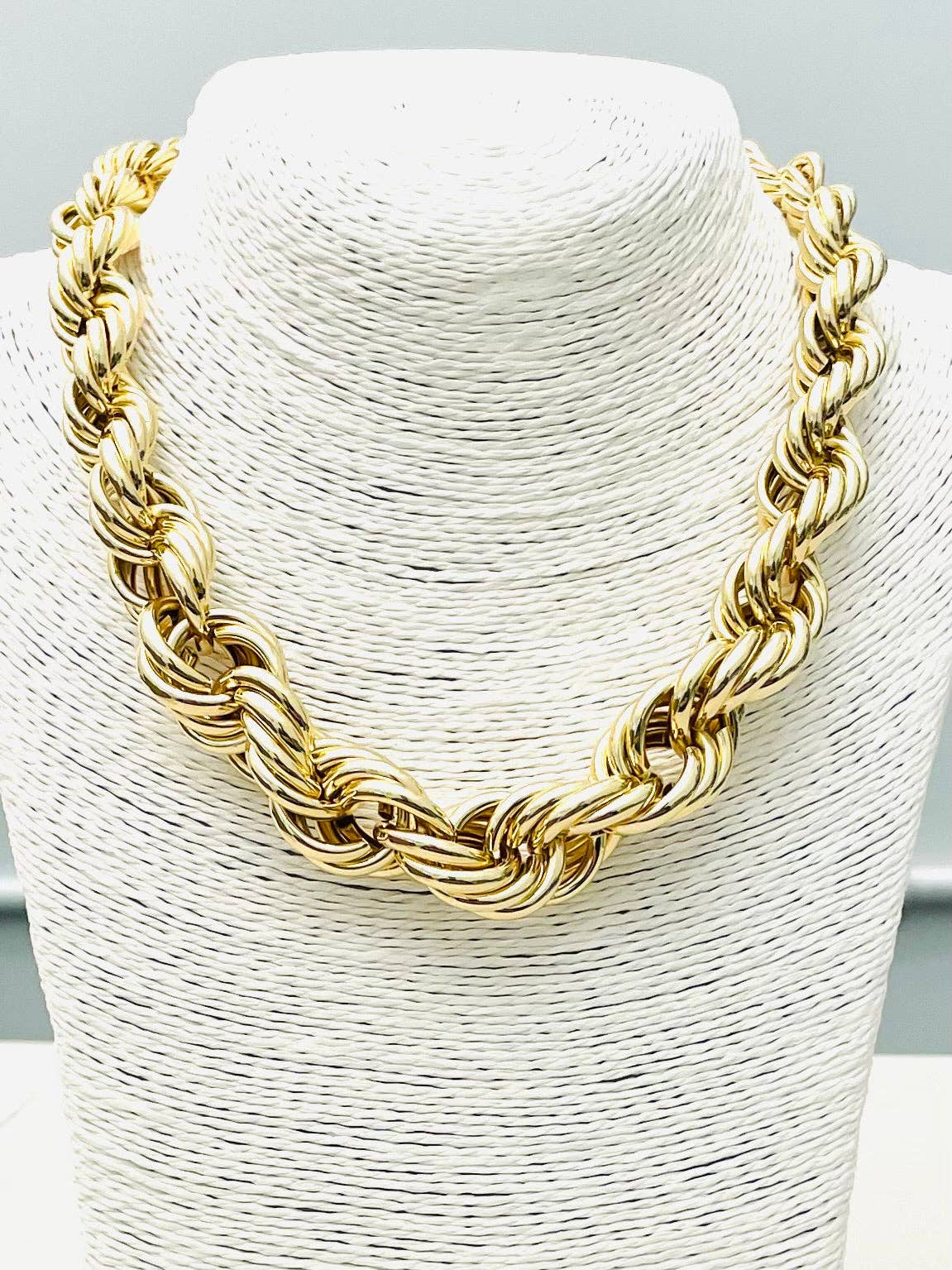 Two Forty Two | CHIC | Graduated Twist Rope Necklace - Gold
