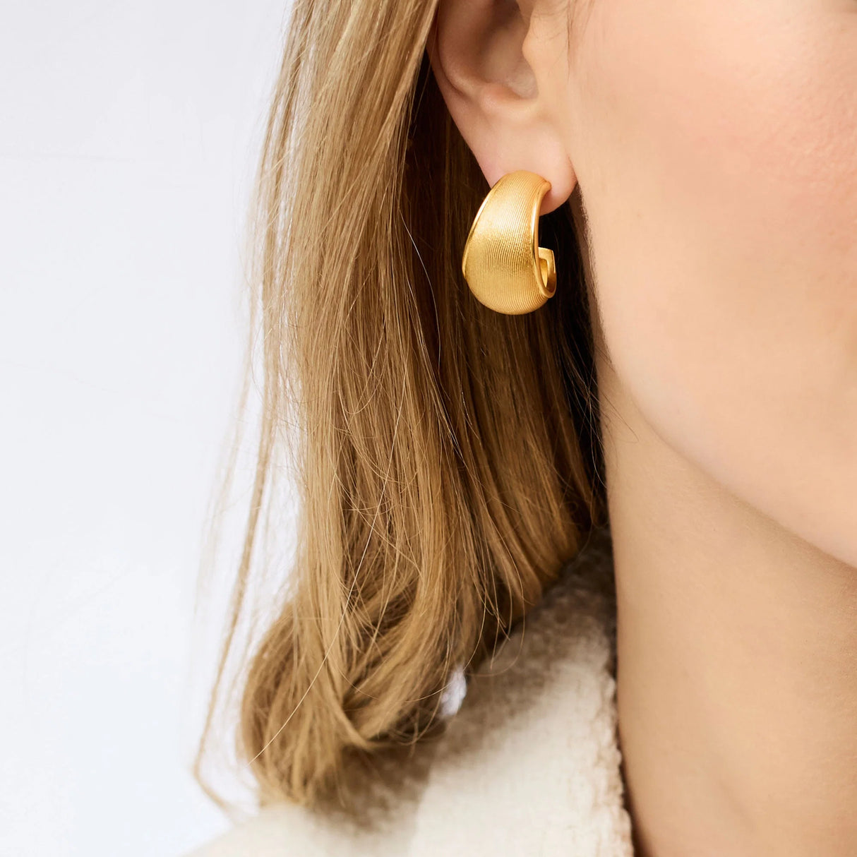 Julie Vos | Cobblestone Statement Hoop in Gold