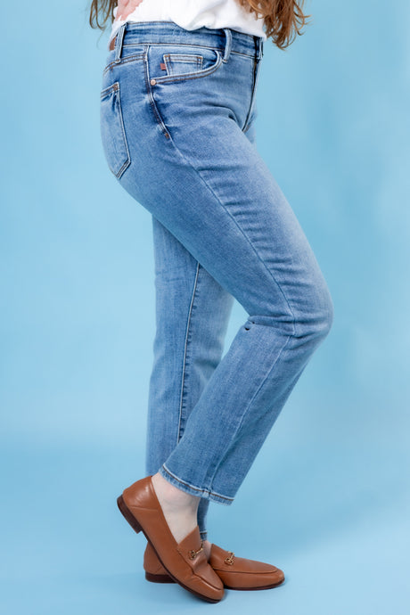 Judy Blue | Midrise Vintage Wash Slim Fit (Final Sale)