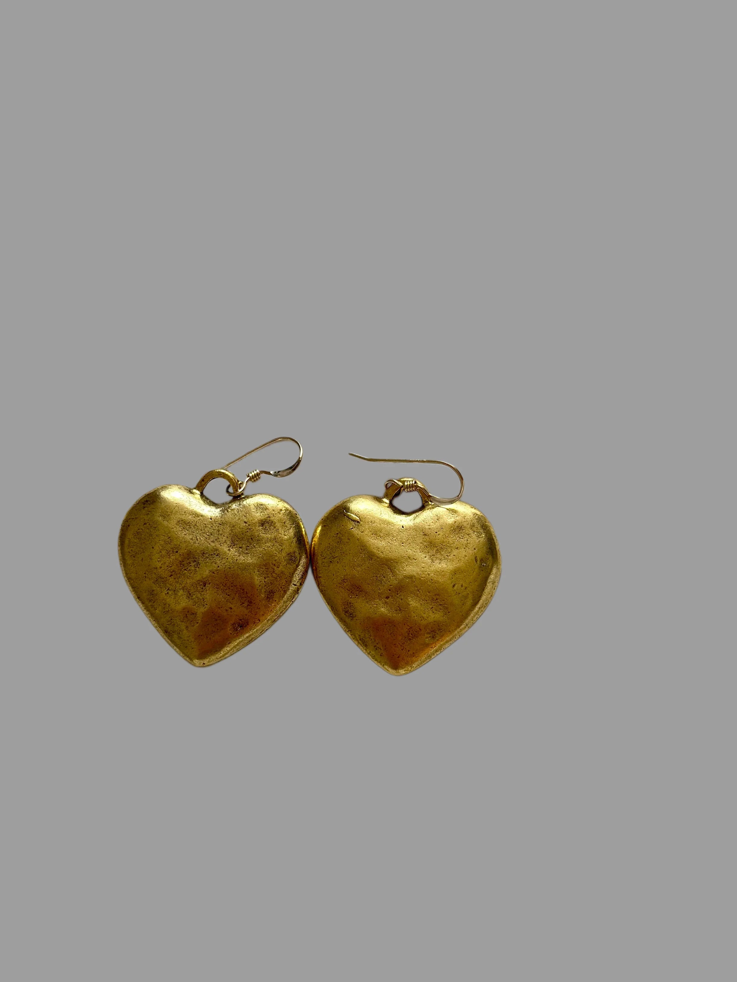 Cobblestone Apparel | Selma heart earrings