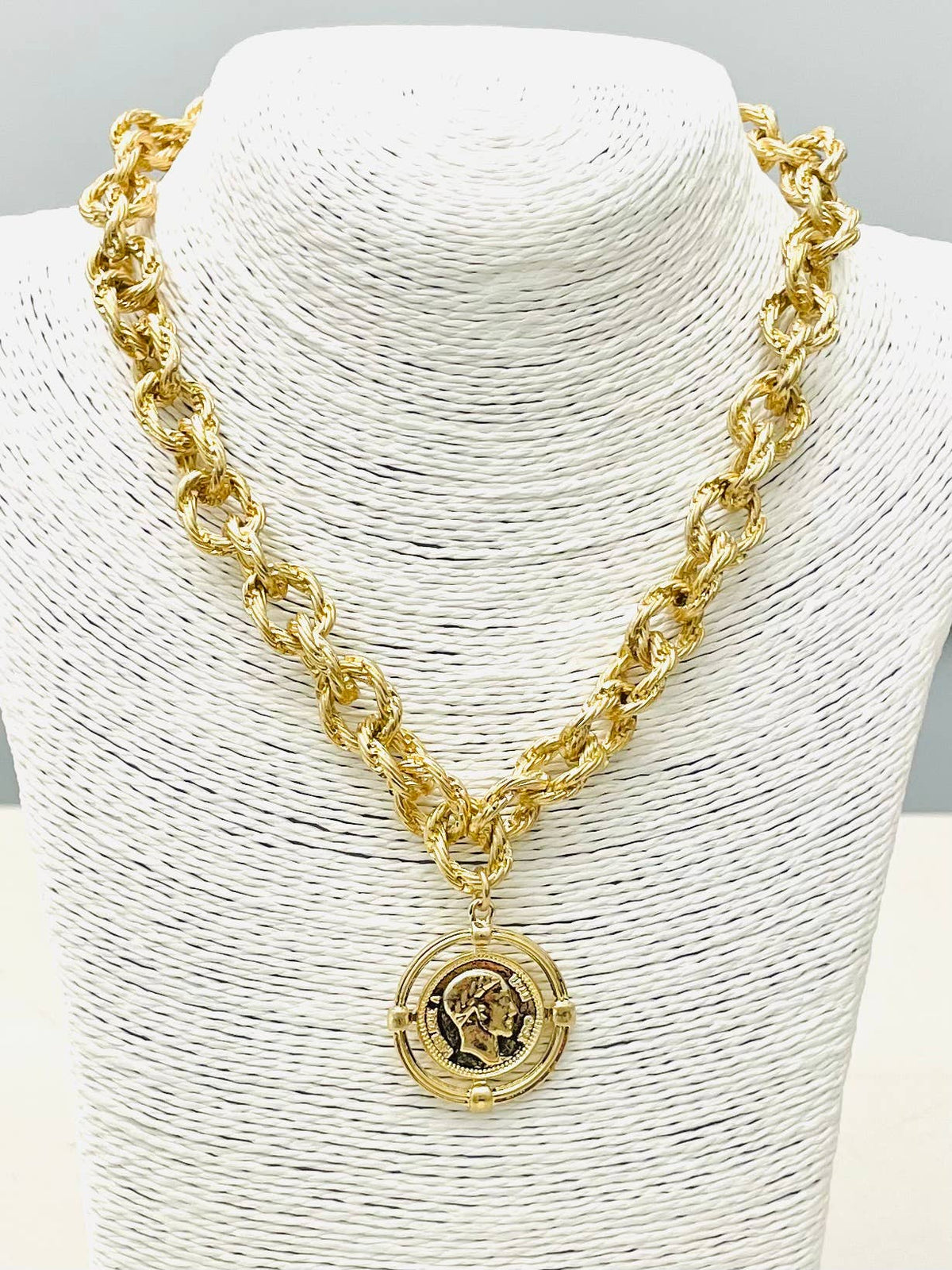 Two Forty Two | VINTAGE | Twisted Link Coin Necklace - Matte Gold