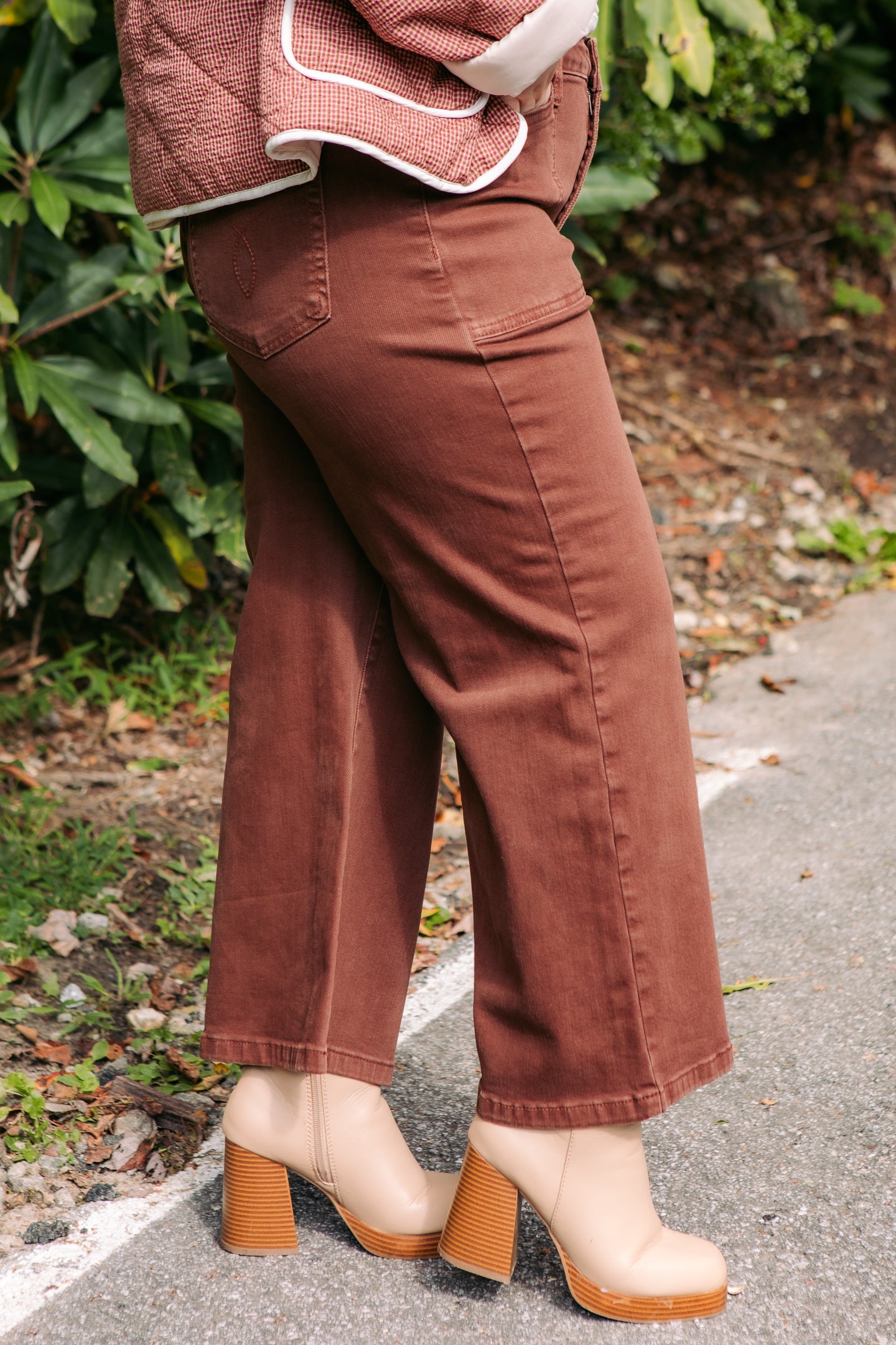 Judy Blue | Mid Rise Wide Crop Utility Jeans