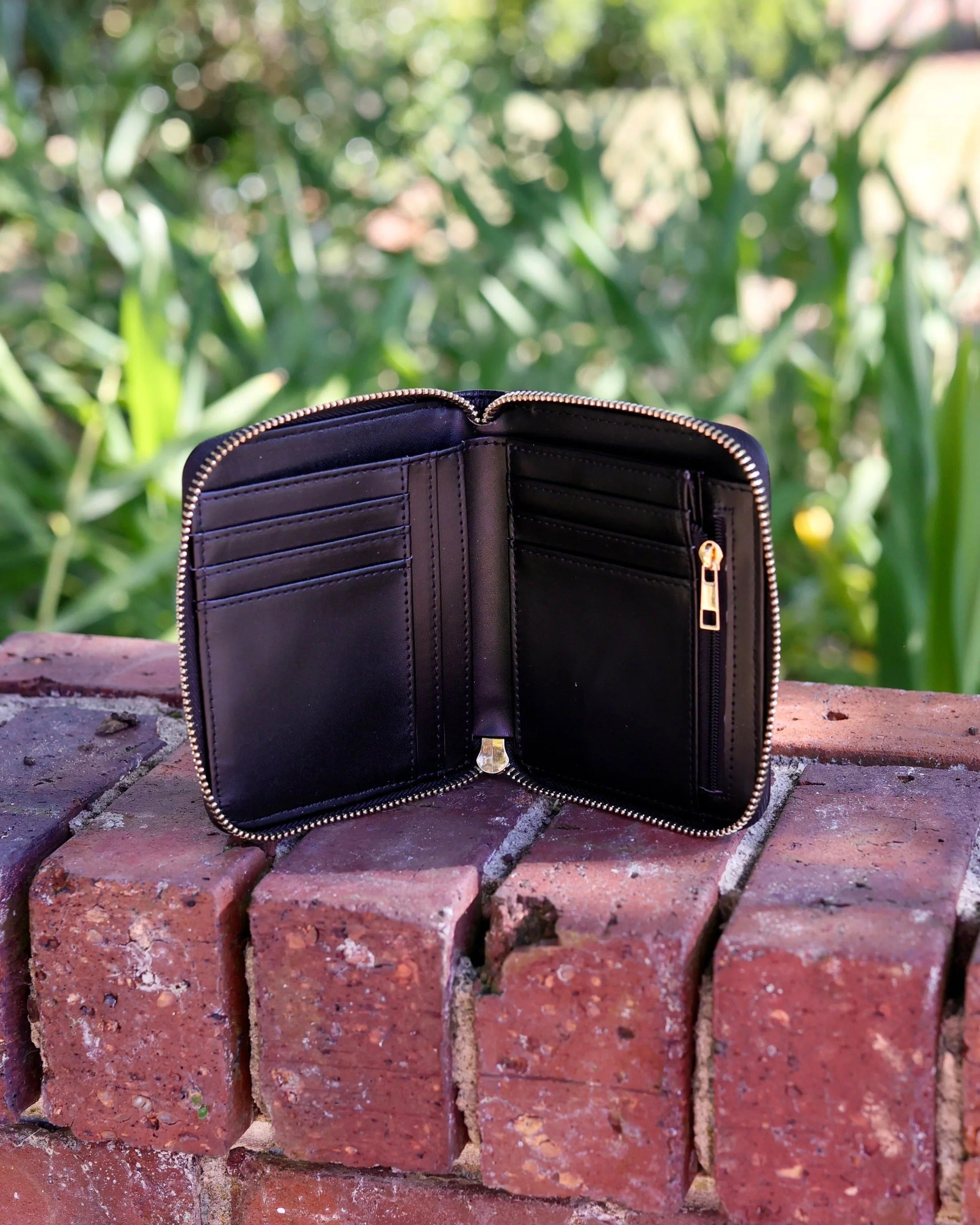 Caroline Hill | Blakely Wallet- Black
