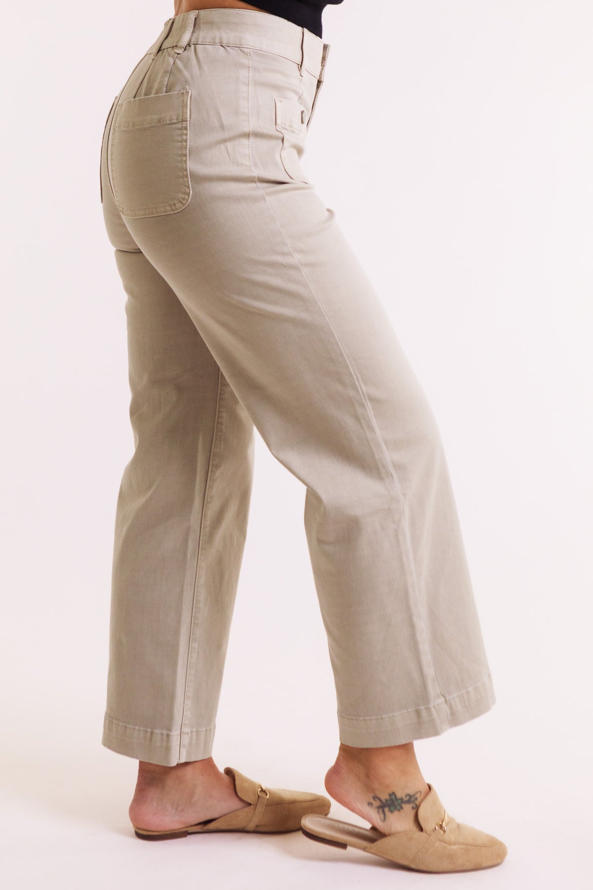 Sophia Curvy Super Straight Pants in Suede