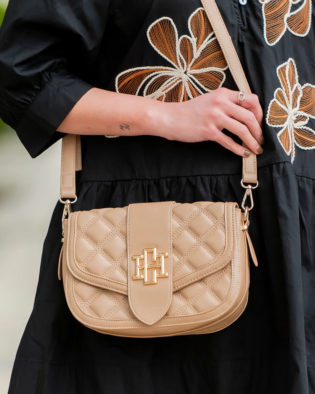 Caroline Hill | Griffin Crossbody - Latte DQ